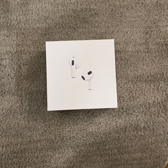 Apple AirPods 3rd Gen with Wireless Charging Case New - Picture 2 of 3